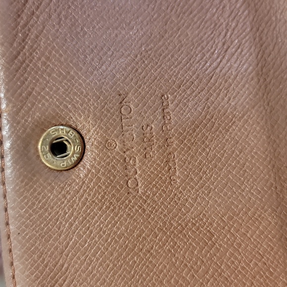 Authentic Louis Vuitton Sarah trifold wallet - Picture 7 of 9